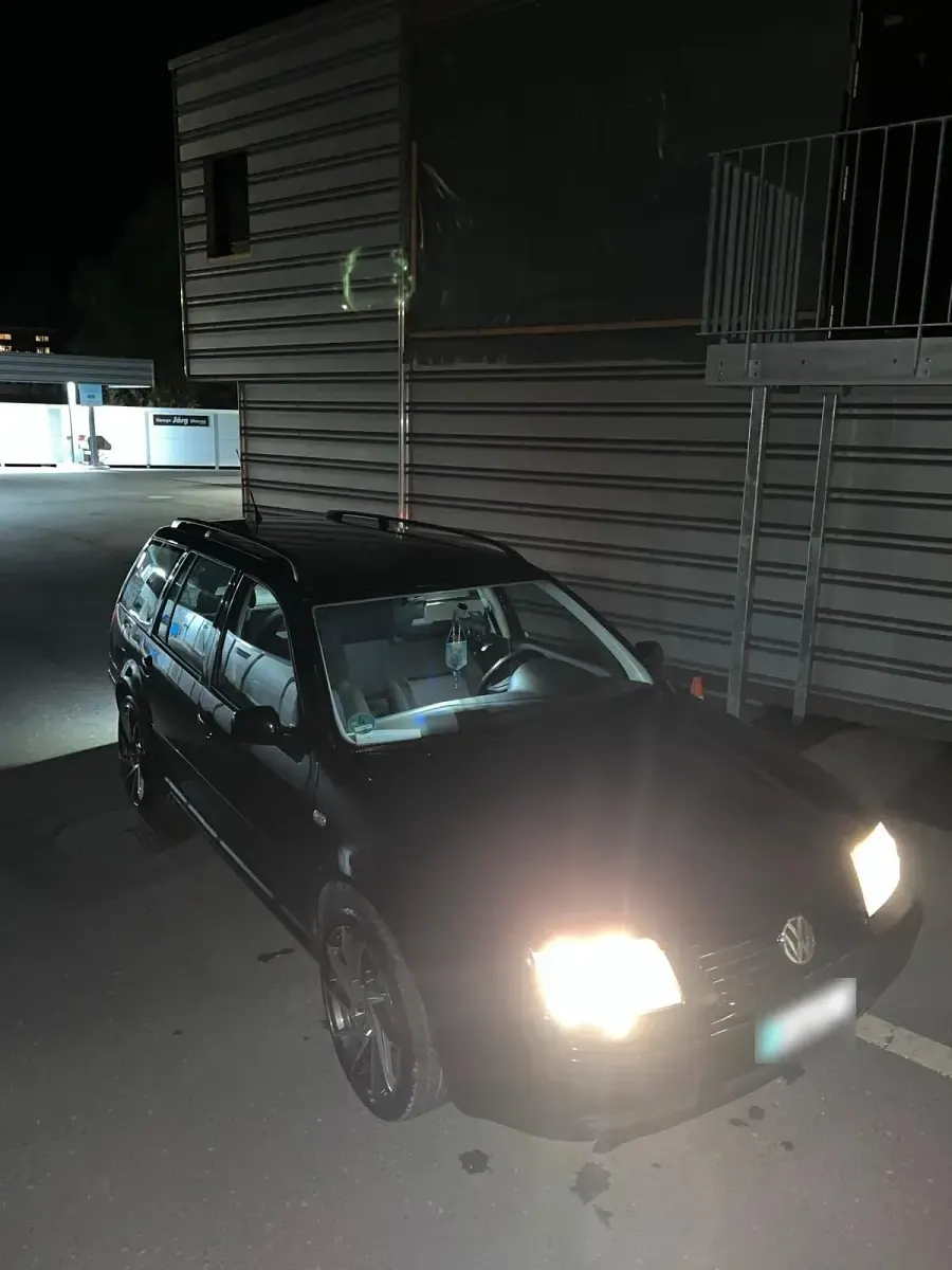 Gebraucht VW Bora 105 PS (77 kW) 2001 Schwarz Kombi