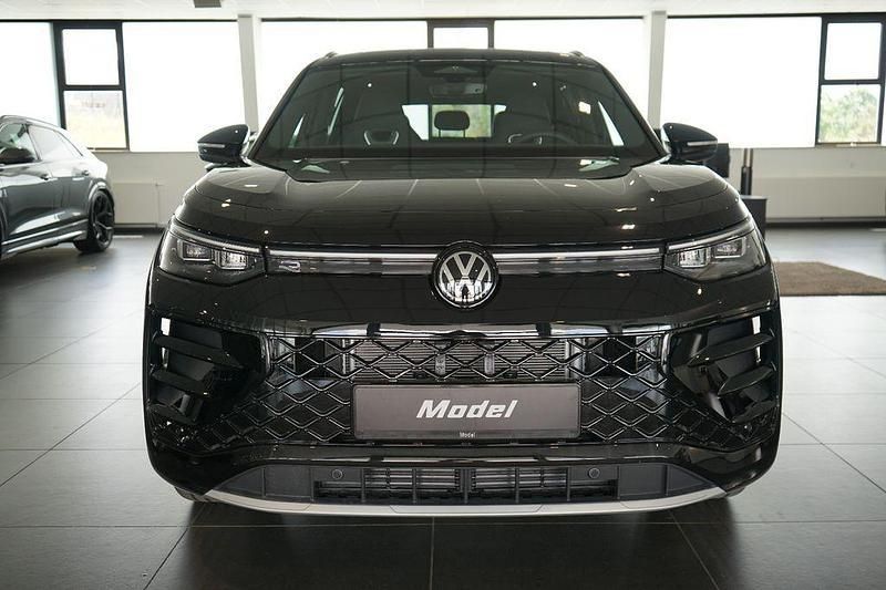 Neu VW Tayron R-line 150 PS (110 kW) 2025 Schwarz SUV