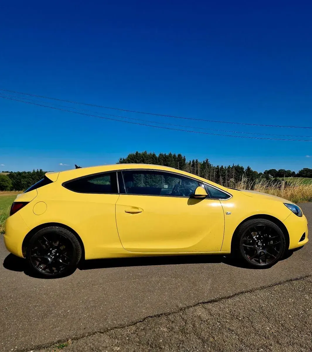 Gebraucht Opel Astra GTC Edition 179 PS (131 kW) 2012 Gelb Limousine