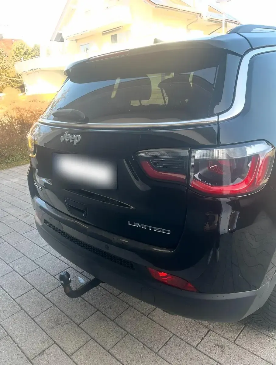 Gebraucht Jeep Compass 170 PS (125 kW) 2018 Schwarz SUV