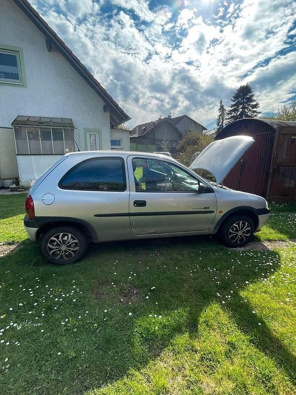 Second-hand Opel Corsa 55 CP (40 kW) 2000 Argintiu Berlinǎ