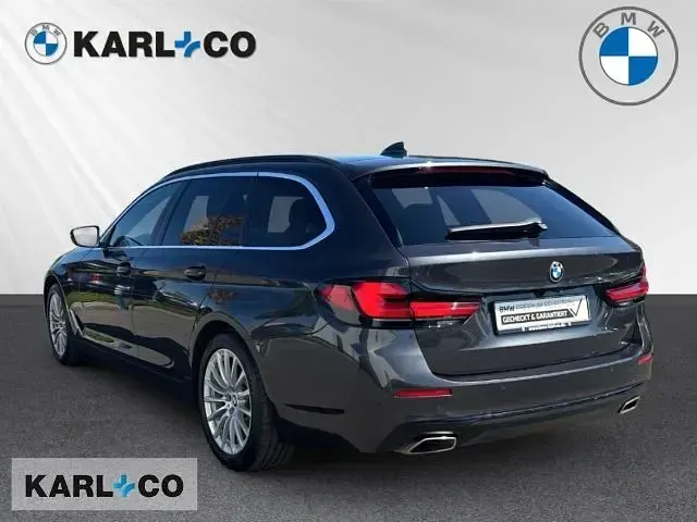 Gebraucht BMW 520 Sport Line 190 PS (139 kW) 2022 Sophistograu brillanteffekt metalli Limousine