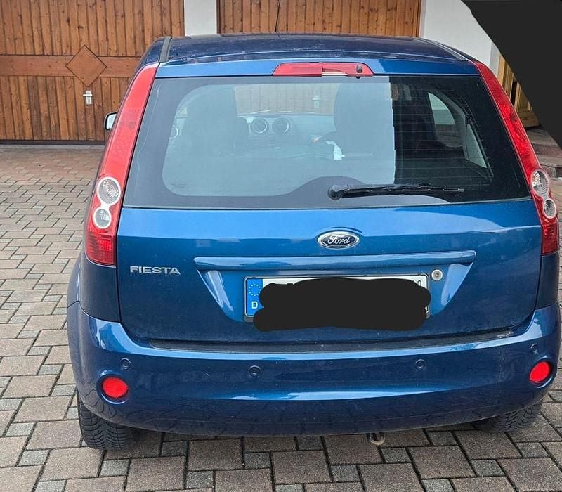 Gebraucht Ford Fiesta Ghia 101 PS (74 kW) 2008 Blau Kleinwagen