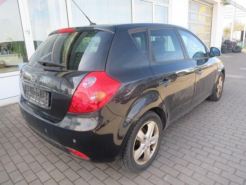Gebraucht Kia Ceed 109 PS (80 kW) 2009 Schwarz Kleinwagen
