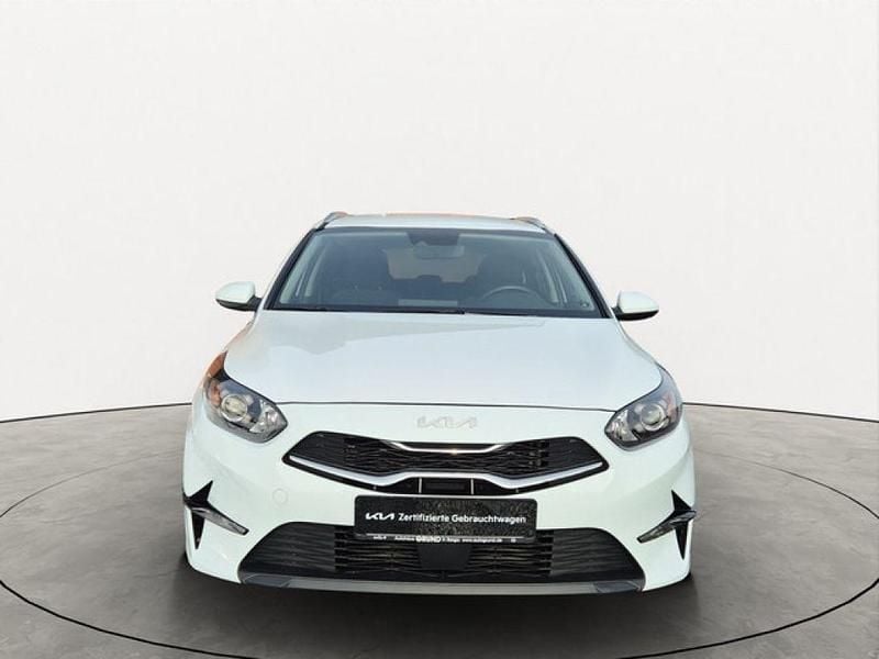 Gebraucht Kia Ceed Edition 7 101 PS (74 kW) 2023 Weiss / carraraweiss Kleinwagen