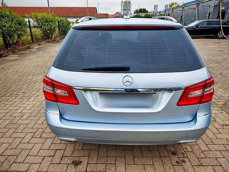 Gebraucht Mercedes E220 170 PS (125 kW) 2013 Grau Kombi