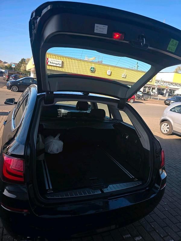 Gebraucht BMW 520 184 PS (135 kW) 2011 Schwarz Kombi