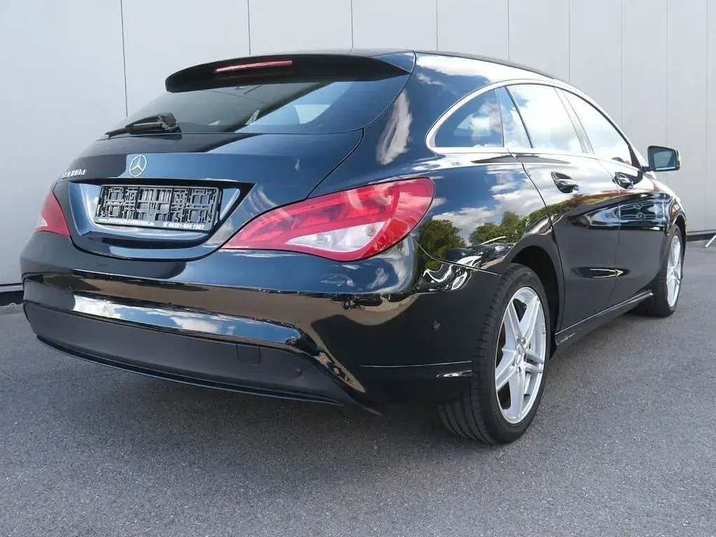 Gebraucht Mercedes CLA180 Shooting Brake 109 PS (80 kW) 2018 Schwarz Kombi