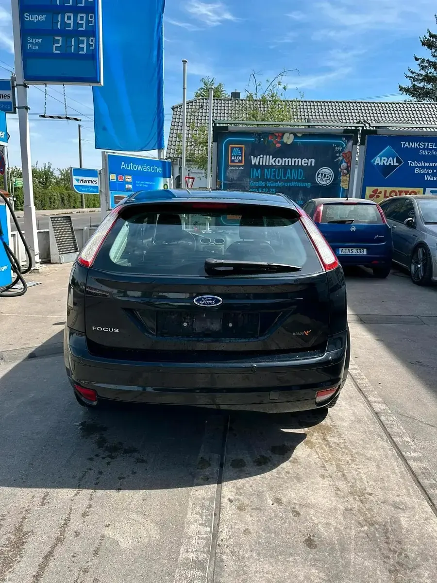 Usado Ford Focus 101 CV (74 kW) 2010 Negro Berlina