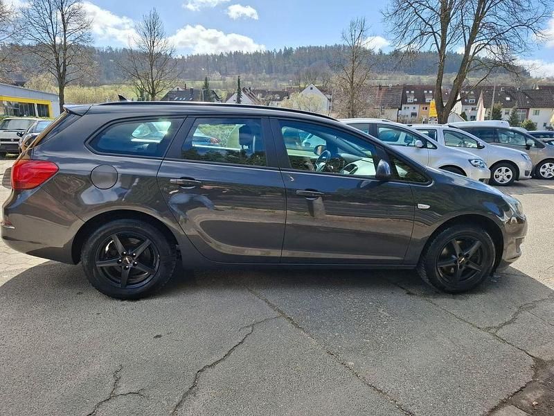 Gebraucht Opel Astra Edition 110 PS (80 kW) 2014 Grau Kombi