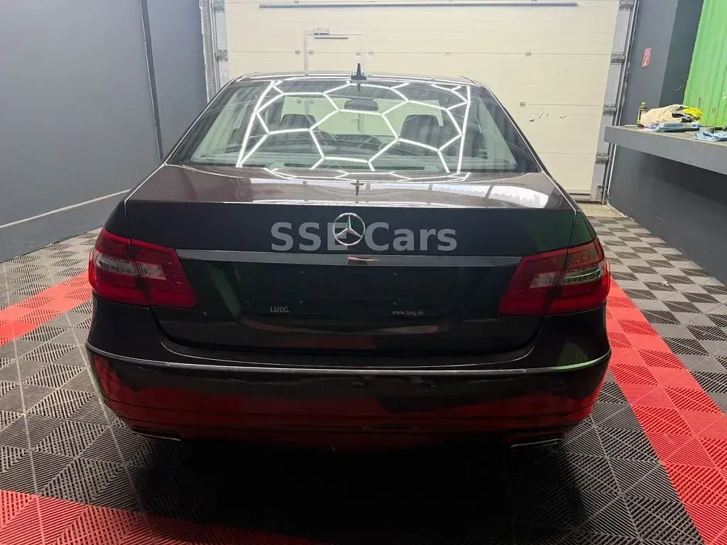 Gebraucht Mercedes E200 Avantgarde 136 PS (100 kW) 2012 Braun Limousine