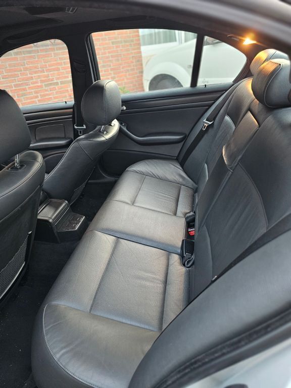 Silber Gebraucht 2004 BMW 320 Limousine | 2.300 € (Superpreis) - Bild 1/4
