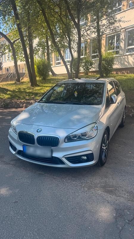 Silber Gebraucht 2015 BMW 220 Active Tourer Van / Kleinbus | 12.998 € (Fairer Preis) - Bild 1/4
