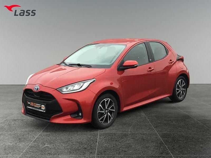 Gebraucht Toyota Yaris Hybrid Team 116 PS (85 kW) 2022 Rot Limousine