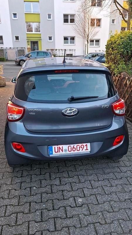 Gebraucht Hyundai i10 67 PS (49 kW) 2015 Grau Kleinwagen
