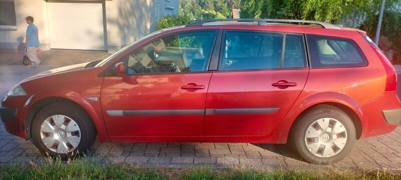 Rot Gebraucht 2007 Renault Mégane II Avantage Limousine | 1.599 € (Fairer Preis) - Bild 1/4