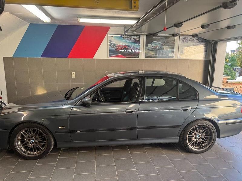 Grau Gebraucht 2000 BMW M5 Sport Line Limousine | 34.900 € - Bild 1/4