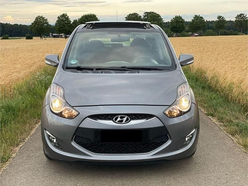 Grau Gebraucht 2012 Hyundai ix20 Trend Van / Kleinbus | 4.800 € (Superpreis) - Bild 1/4