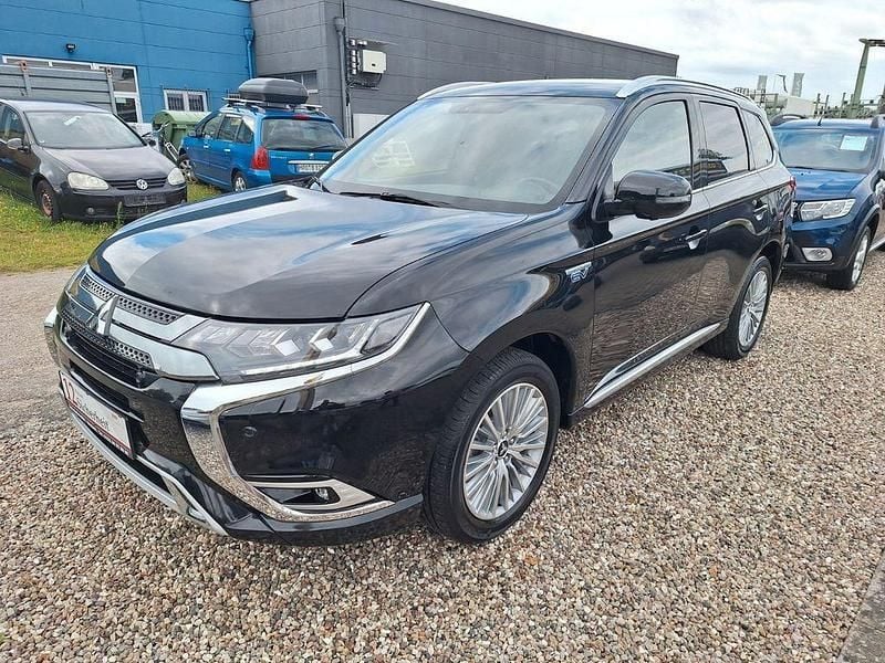 Schwarz Gebraucht 2018 Mitsubishi Outlander P-HEV Edition SUV | 17.990 € (Superpreis) - Bild 1/4