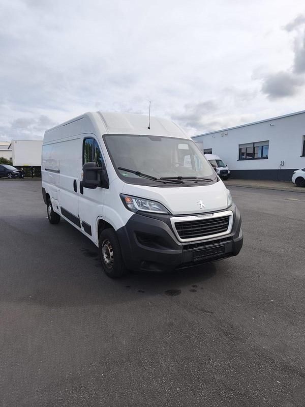 Weiß Gebraucht 2018 Peugeot Boxer Van | 8.990 € - Bild 1/4