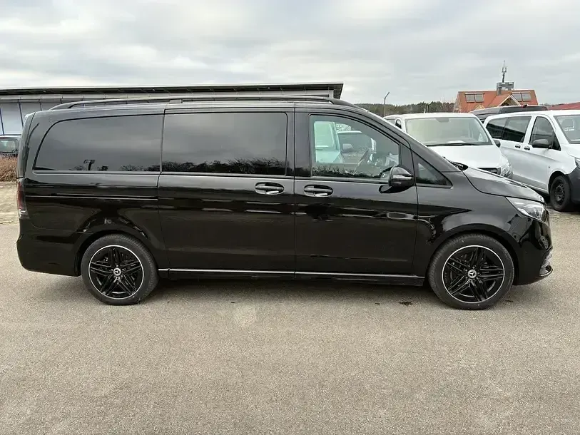 Gebraucht Mercedes V250 Avantgarde 190 PS (139 kW) 2025 Schwarz Van / Kleinbus