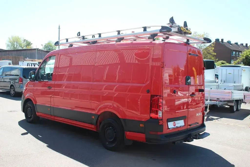 Używany MAN TGE 177 KM (130 kW) 2019 Czerwony Van