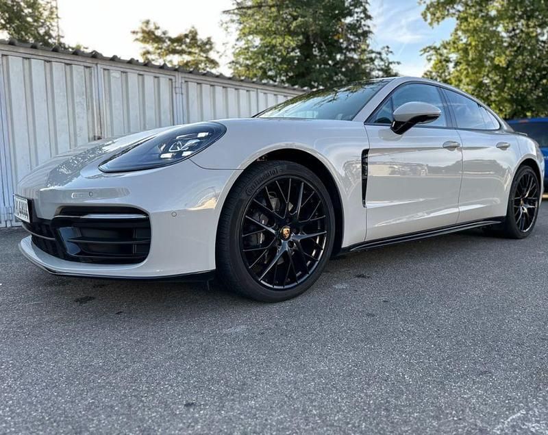 Grau Gebraucht 2022 Porsche Panamera 4 Platinum Edition Limousine | 86.000 € (Etwas zu teuer) - Bild 1/4