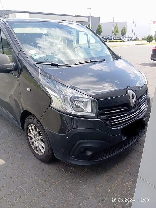 Schwarz Gebraucht 2016 Renault Trafic Van | 12.500 € (Etwas zu teuer) - Bild 1/4