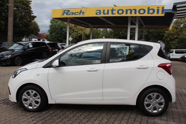 Gebraucht Hyundai i10 67 PS (49 kW) 2014 Weiß Kleinwagen