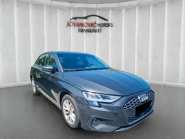 Gebraucht Audi A3 Basis 116 PS (85 kW) 2021 Grau Limousine