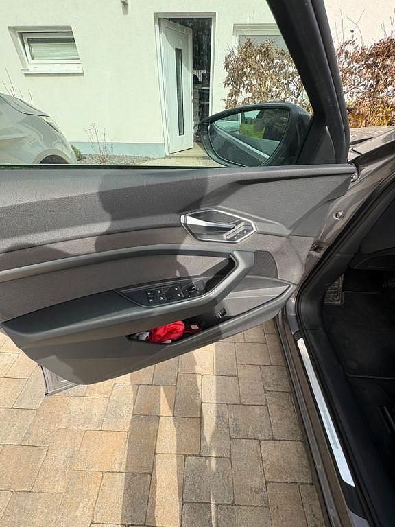 Gebraucht Audi e-tron 230 kW (313 PS) 2022 Grau SUV