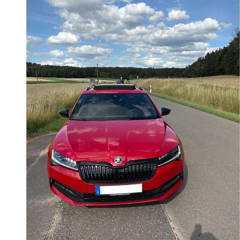Rot Gebraucht 2019 Skoda Superb SportLine Kombi | 24.950 € (Fairer Preis) - Bild 1/4