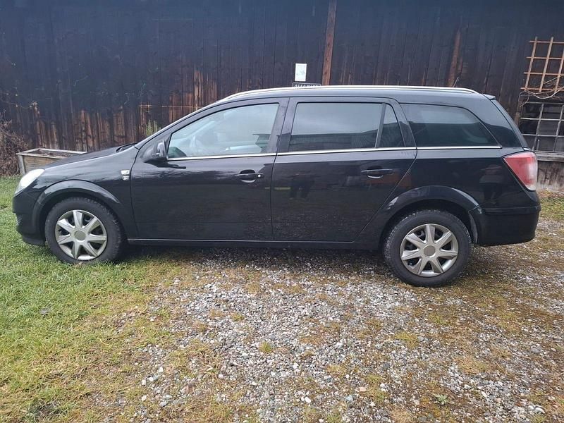 Gebraucht Opel Astra 116 PS (85 kW) 2010 Schwarz Kombi