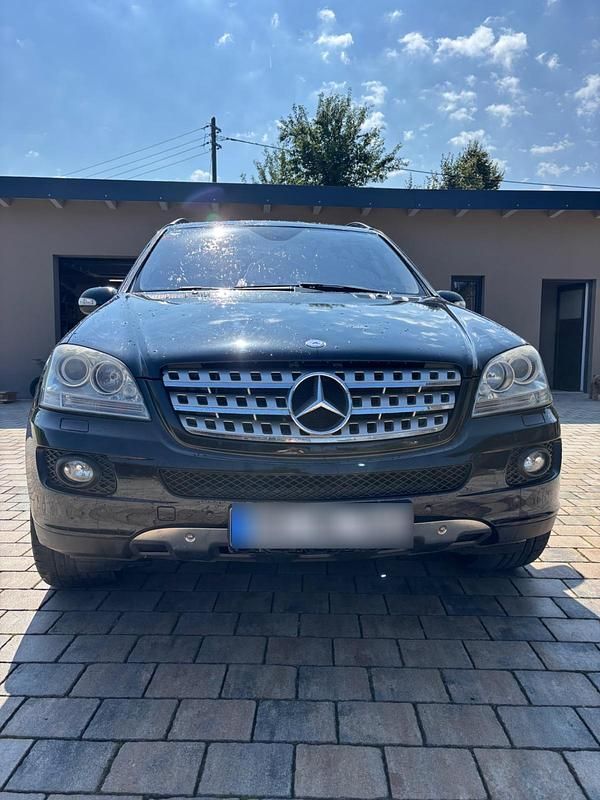 Gebraucht Mercedes ML500 388 PS (285 kW) 2007 Schwarz SUV
