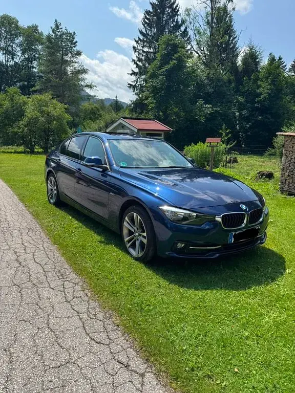 Gebraucht BMW 320 Sport Line 190 PS (139 kW) 2016 Blau Limousine