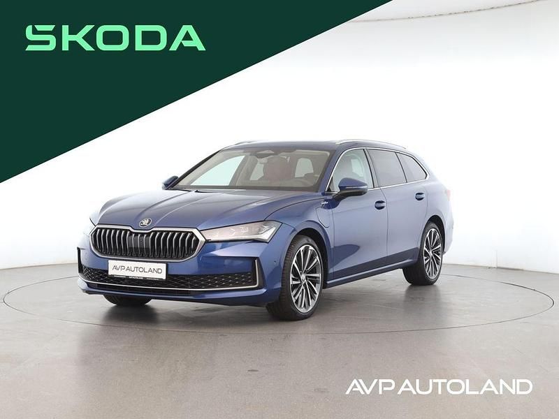 Blau Gebraucht 2024 Skoda Superb LAURIN & KLEMENT Kombi | 45.489 € - Bild 1/4