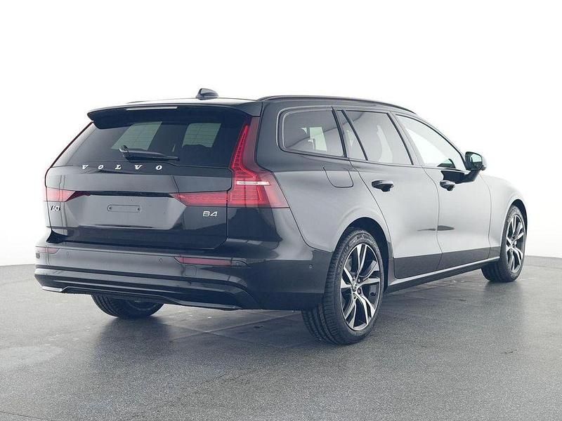 Gebraucht Volvo V60 Plus 197 PS (144 kW) 2025 Schwarz Kombi