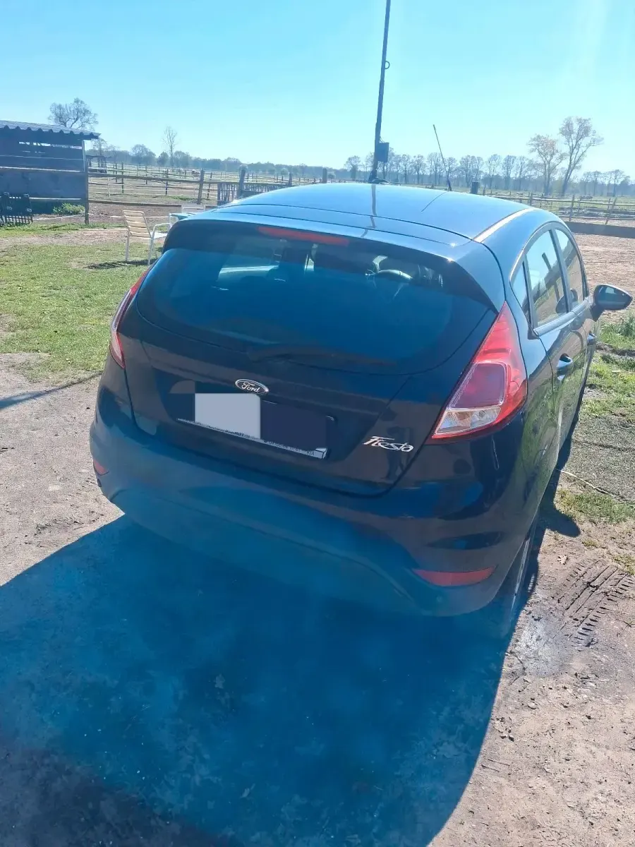 Gebraucht Ford Fiesta 80 PS (58 kW) 2015 Schwarz Kleinwagen