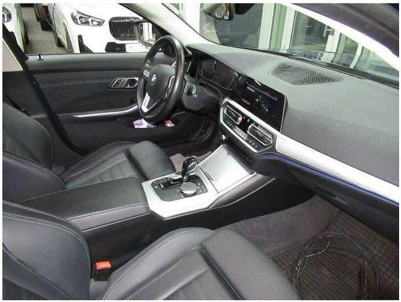Gebraucht BMW 330 Advantage 265 PS (194 kW) 2020 Blau Limousine
