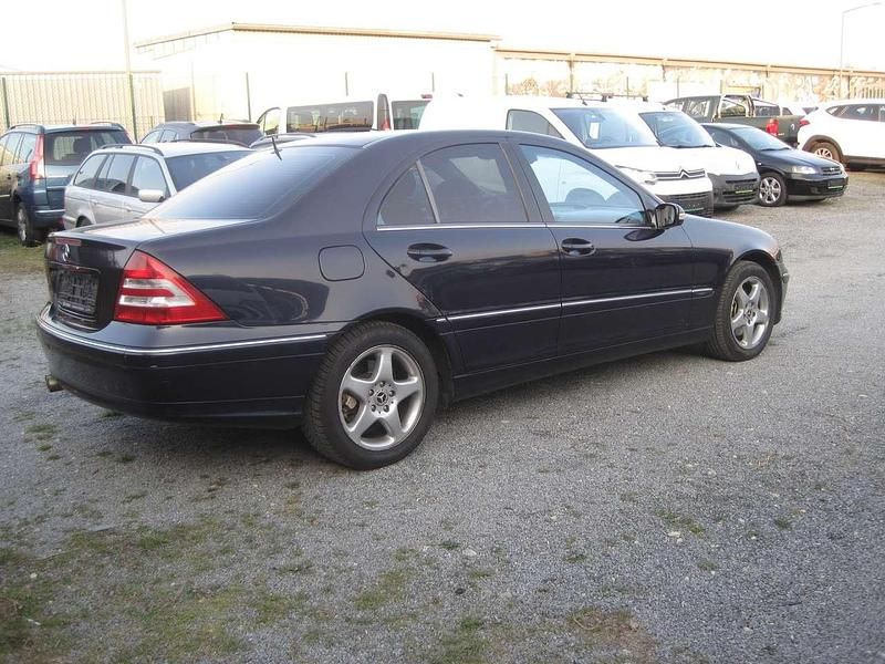 Gebraucht Mercedes C230 204 PS (150 kW) 2006 Tansanitblau  metalliclack Limousine
