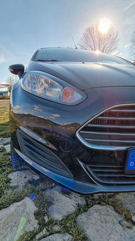Gebraucht Ford Fiesta 95 PS (69 kW) 2013 Schwarz Kleinwagen
