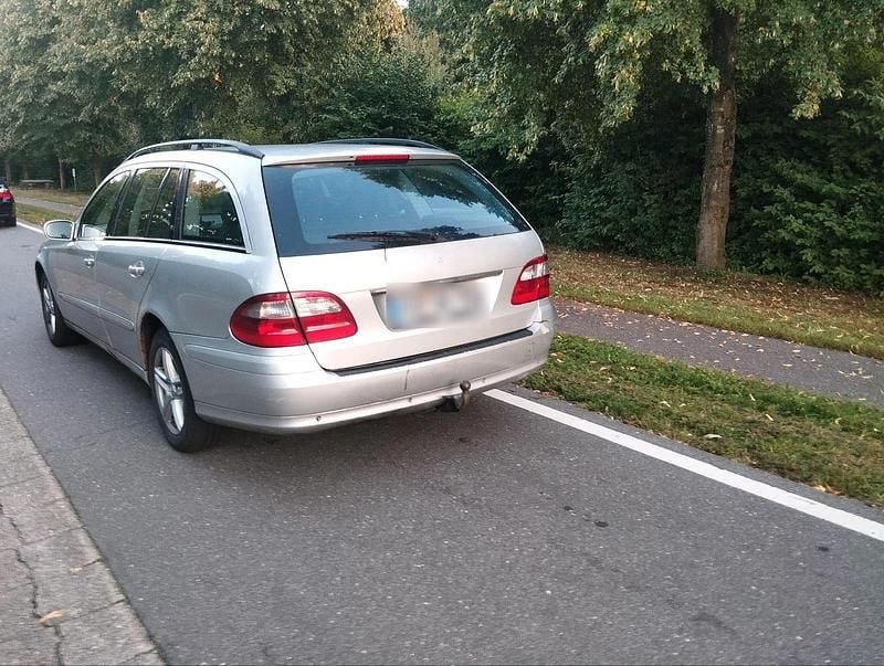 Gebraucht Mercedes E220 150 PS (110 kW) 2003 Silber Kombi