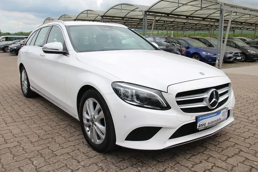 Gebraucht Mercedes C200 Avantgarde 184 PS (135 kW) 2019 Weiß Limousine