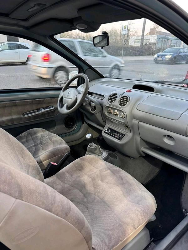 Gebraucht Renault Twingo 58 PS (42 kW) 2003 Silber Kleinwagen