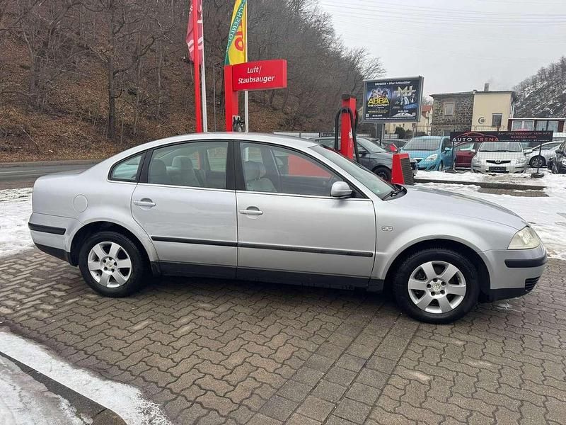 Gebraucht VW Passat 131 PS (96 kW) 2002 Silber Limousine