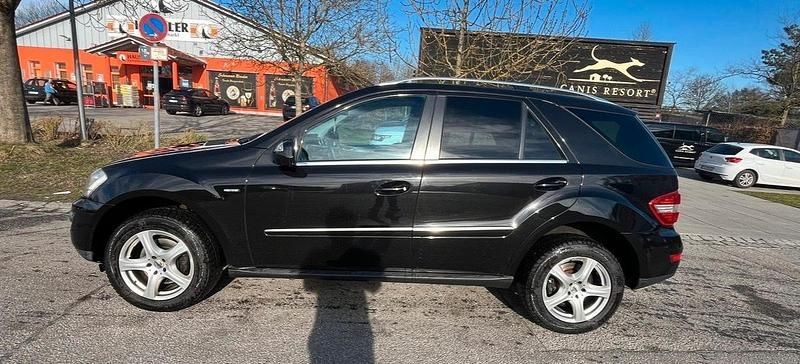 Second-hand Mercedes ML300 2010 Negru SUV