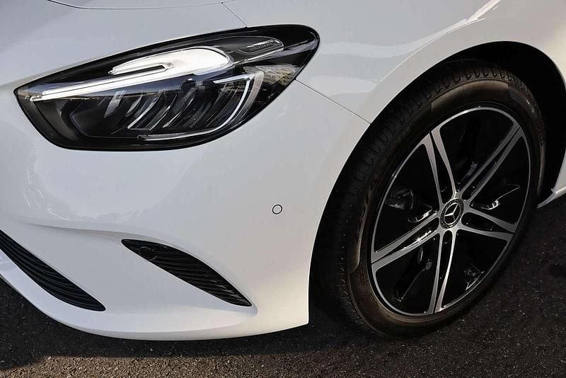 Gebraucht Mercedes B220 Progressive 190 PS (139 kW) 2024 Unilack polarweiß Van / Kleinbus