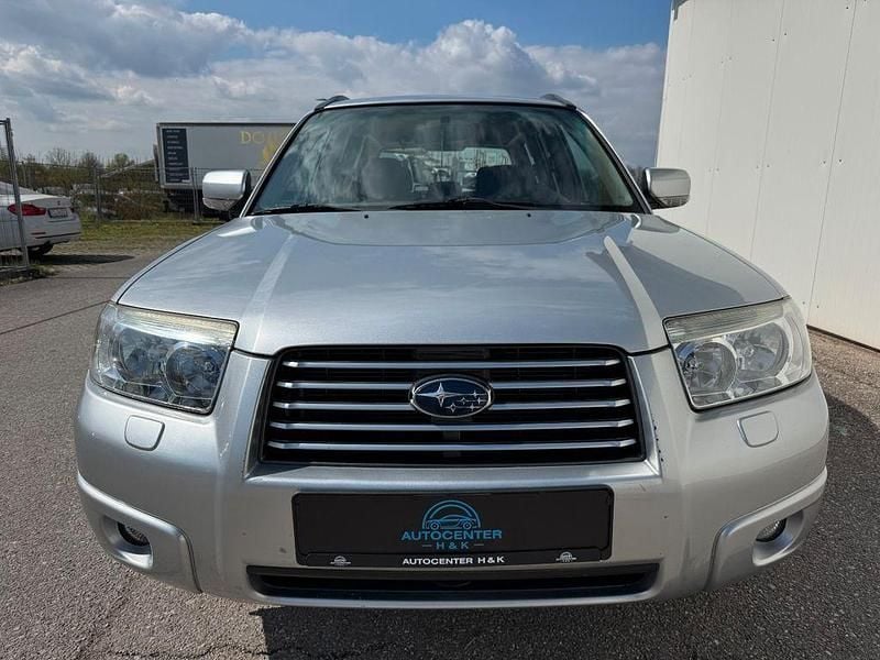Käytetty Subaru Forester Active 158 HP (116 kW) 2007 Hopea Katumaasturi