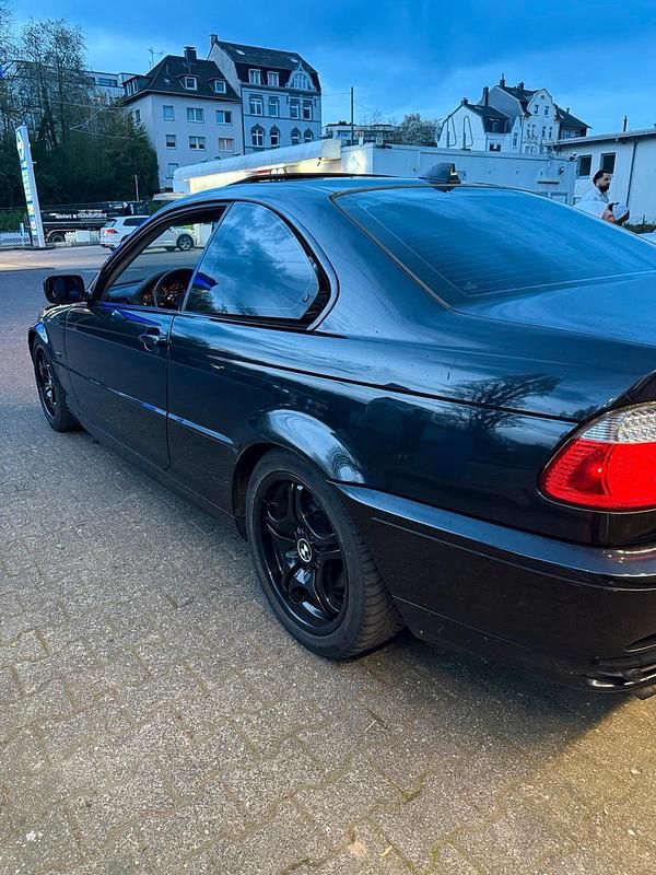 Gebraucht BMW 320 150 PS (110 kW) 2000 Schwarz Coupé