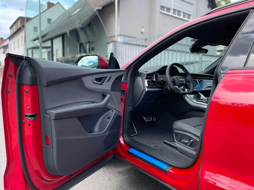 Neu Audi Q8 S-Line 286 PS (210 kW) 2026 Rot SUV